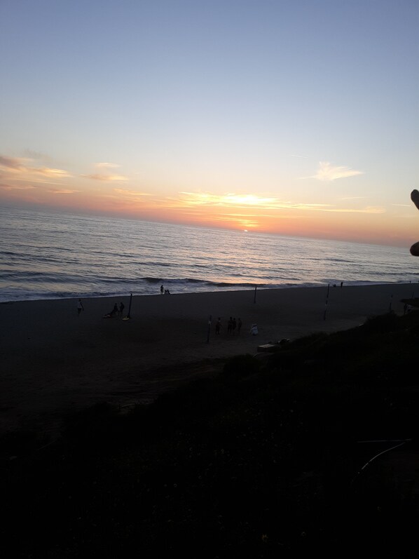 Beach nearby, sun-loungers, beach towels