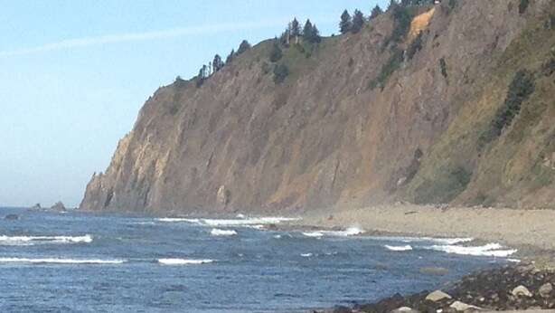 A coastal landscape with a rocky cliff and a beach. - Manzanita Beach Charmer! Dog Friendly Home with a Short Walk to Beach ~MCA#1012 (Manzanita)