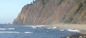 Manzanita Beach Charmer! Dog Friendly Home with a Short Walk to Beach ~MCA#1012