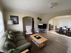TV, DVD player, books, video library - Manzanita Beach Charmer! Dog Friendly Home with a Short Walk to Beach ~MCA#1012 (Manzanita)