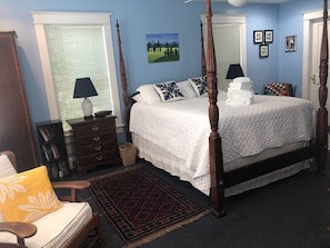 6 Schlafzimmer, Schreibtisch, Bügeleisen/Bügelbrett, Reisekinderbett