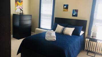 6 bedrooms, desk, iron/ironing board, travel crib