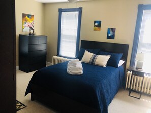 6 habitaciones, escritorio y tabla de planchar con plancha 