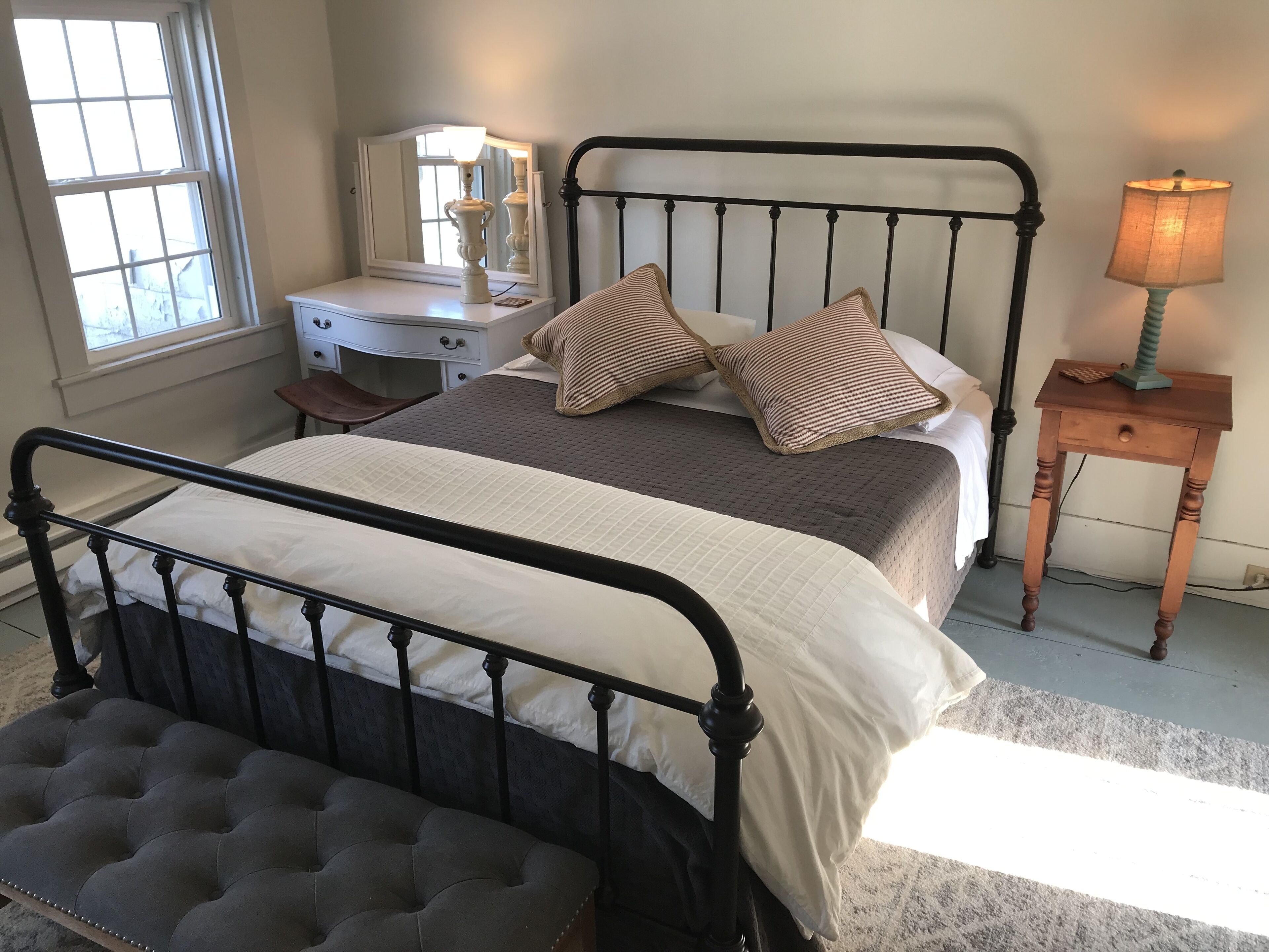 Cozy bedroom in guest house, in the village of Franklin, New York!
