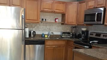Fridge, microwave, stovetop, dishwasher