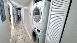 Unclassified image, 2 of 40, button - 5 minutes drive to nr Siesta Key  2BR/2BA condo Sienna Park. heated pool.. (Sarasota)