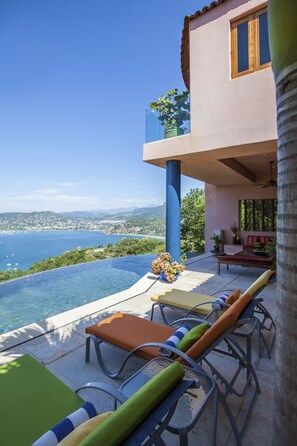 Terrace/patio - Stunning Bayview Zihuatanejo Luxury Villa Casa Espiritu (Zihuatanejo)