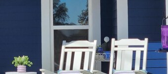 Perfect Location 3 miles fr Main St with Wildlife, Hot Tub and 2 King Bed/Baths