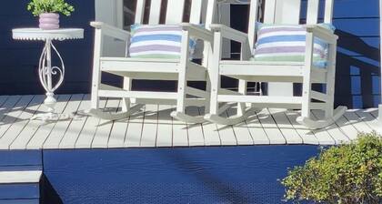 Perfect Location 3 miles fr Main St with Wildlife, Hot Tub and 2 King Bed/Baths