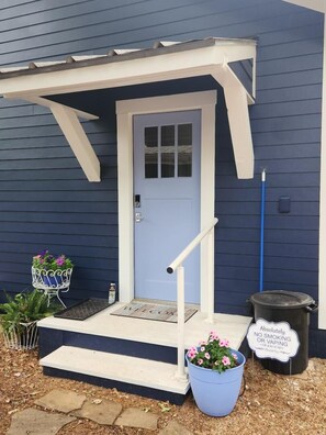 Exterior detail - Perfect Location 3 miles fr Main St with Wildlife, Hot Tub and 2 King Bed/Baths (Fredericksburg)