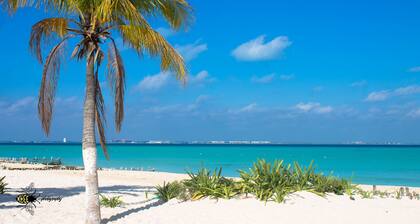 Super Spacious Mexican Style Ocean Front 4 bedrooms house in Isla Mujeres!