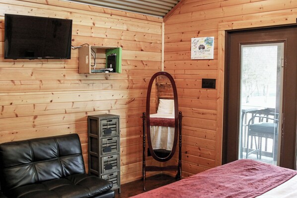 1 slaapkamer, een strijkplank/strijkijzer, wifi, beddengoed