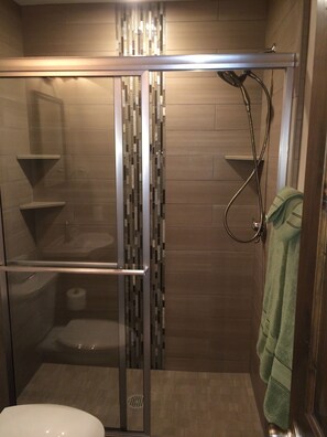 Shower, hair dryer, towels, soap - Enjoy this totally updated condo; Walk to Gondola, and Downtown (Breckenridge)