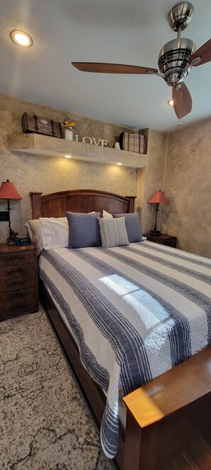 2 bedrooms, iron/ironing board, free WiFi, bed sheets