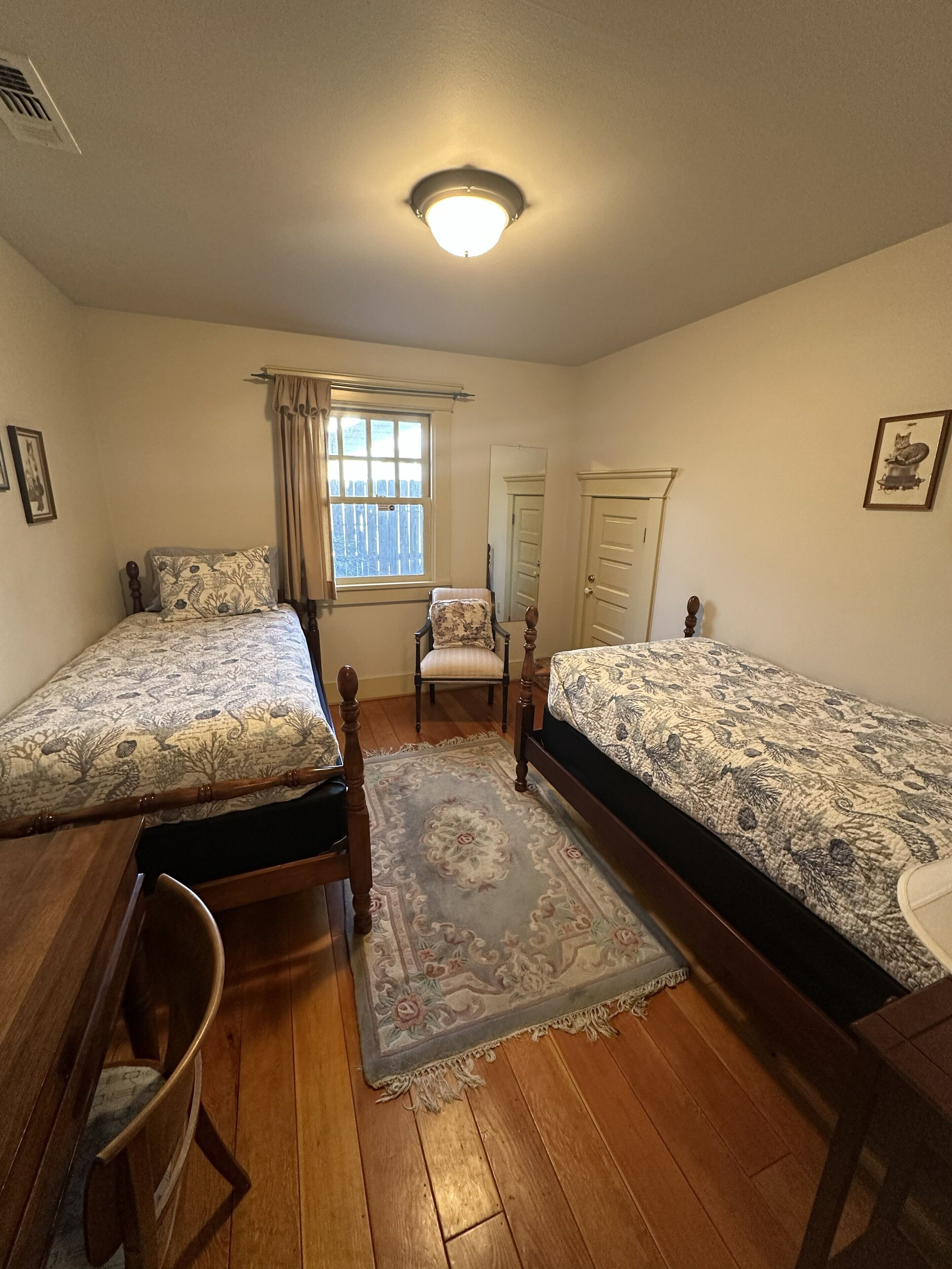 2 bedrooms, desk, iron/ironing board, free WiFi