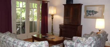 Una televisión, una oficina