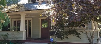 This cottage is a 2 bedroom(s), 2 bathrooms, located in Jacksonville, OR.