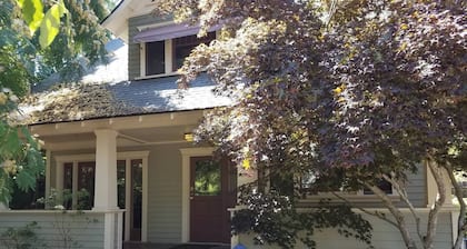 This cottage is a 2 bedroom(s), 2 bathrooms, located in Jacksonville, OR.