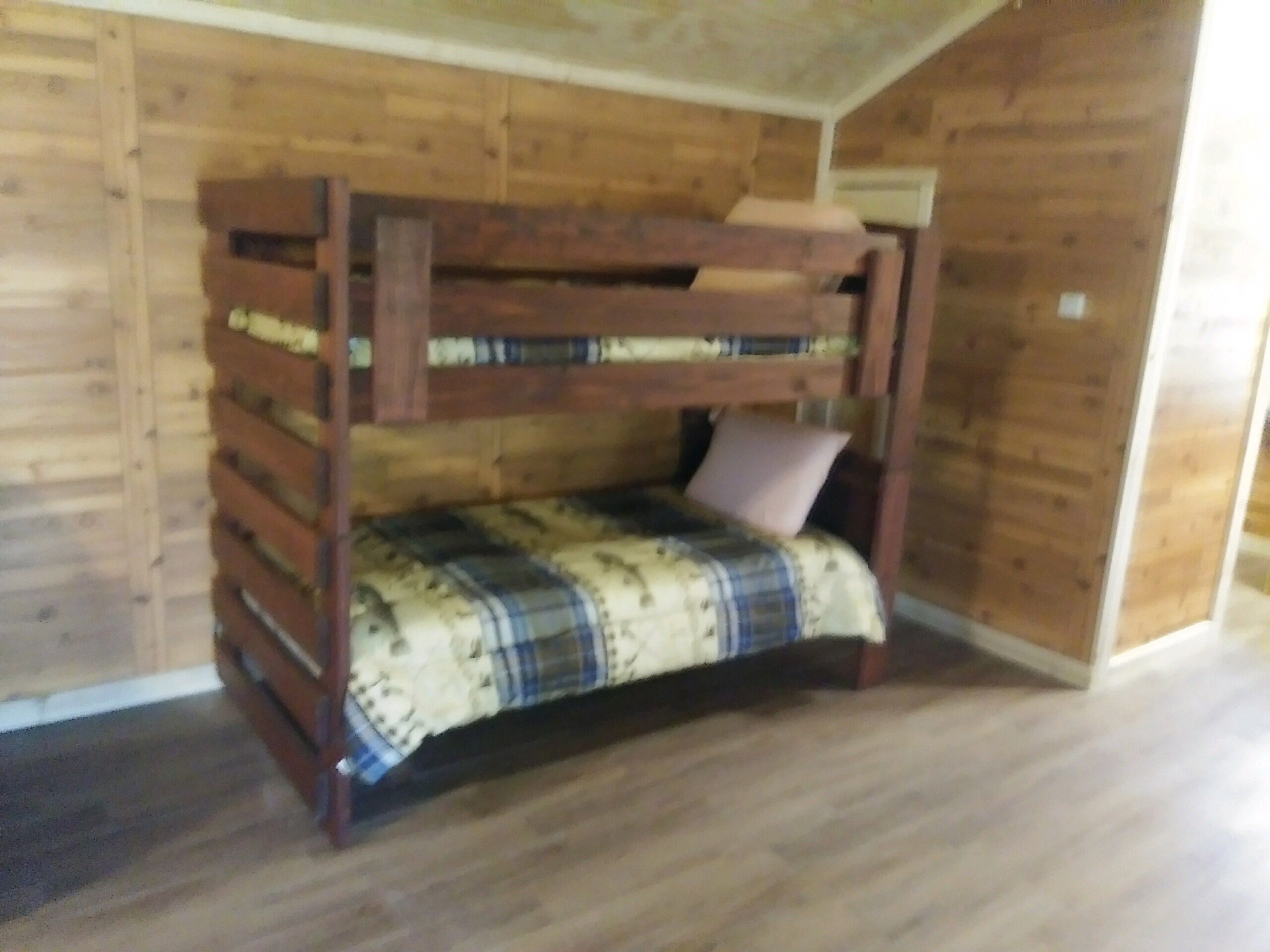 Near Caves; Hot Tub; WiFi; Deck, Grill, Fire Pit, Pets OK, Wooded, Satellite TV