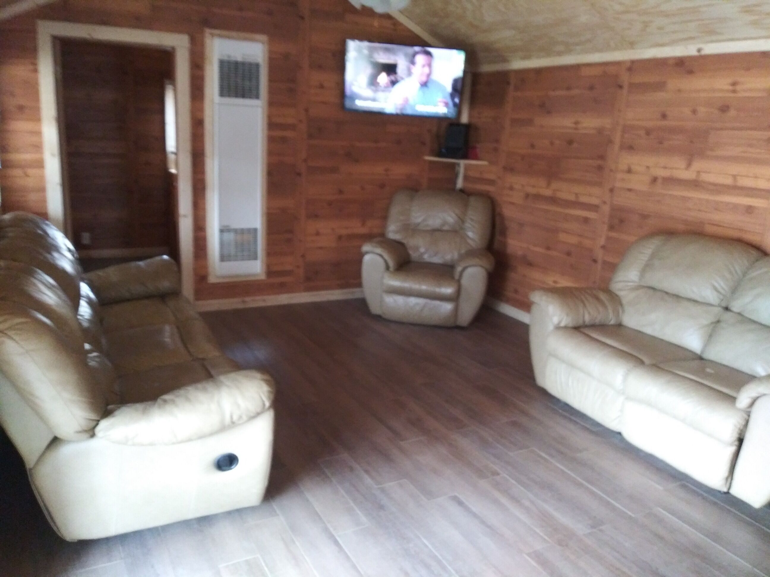 Near Caves; Hot Tub; WiFi; Deck, Grill, Fire Pit, Pets OK, Wooded, Satellite TV