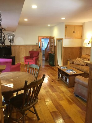 Smart TV, fireplace, DVD player, books