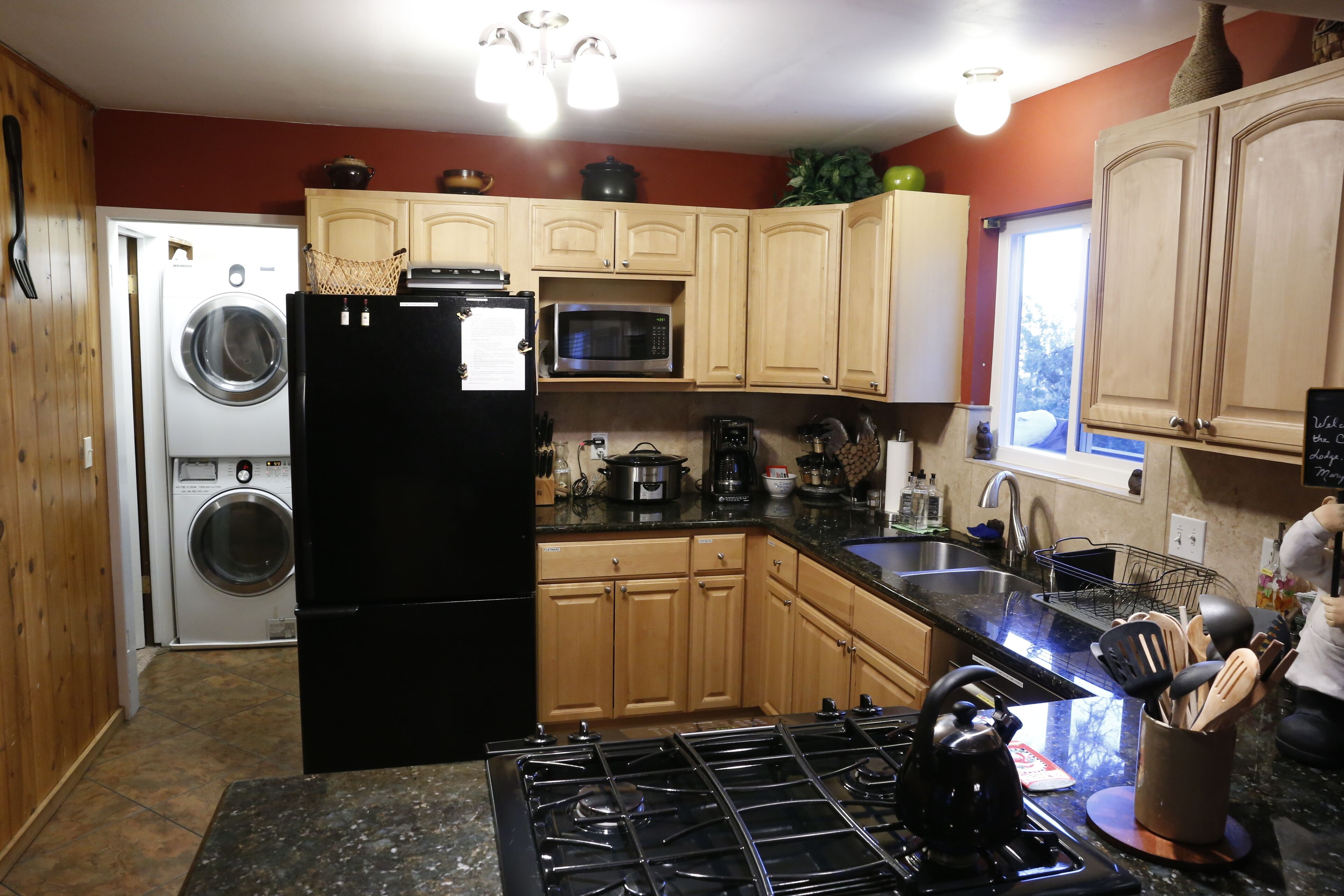 THIS WEEKEND SPECIAL$$/USE OF PRIVATE BEACH PASS/Propane Fire Pit/BBQ Grill