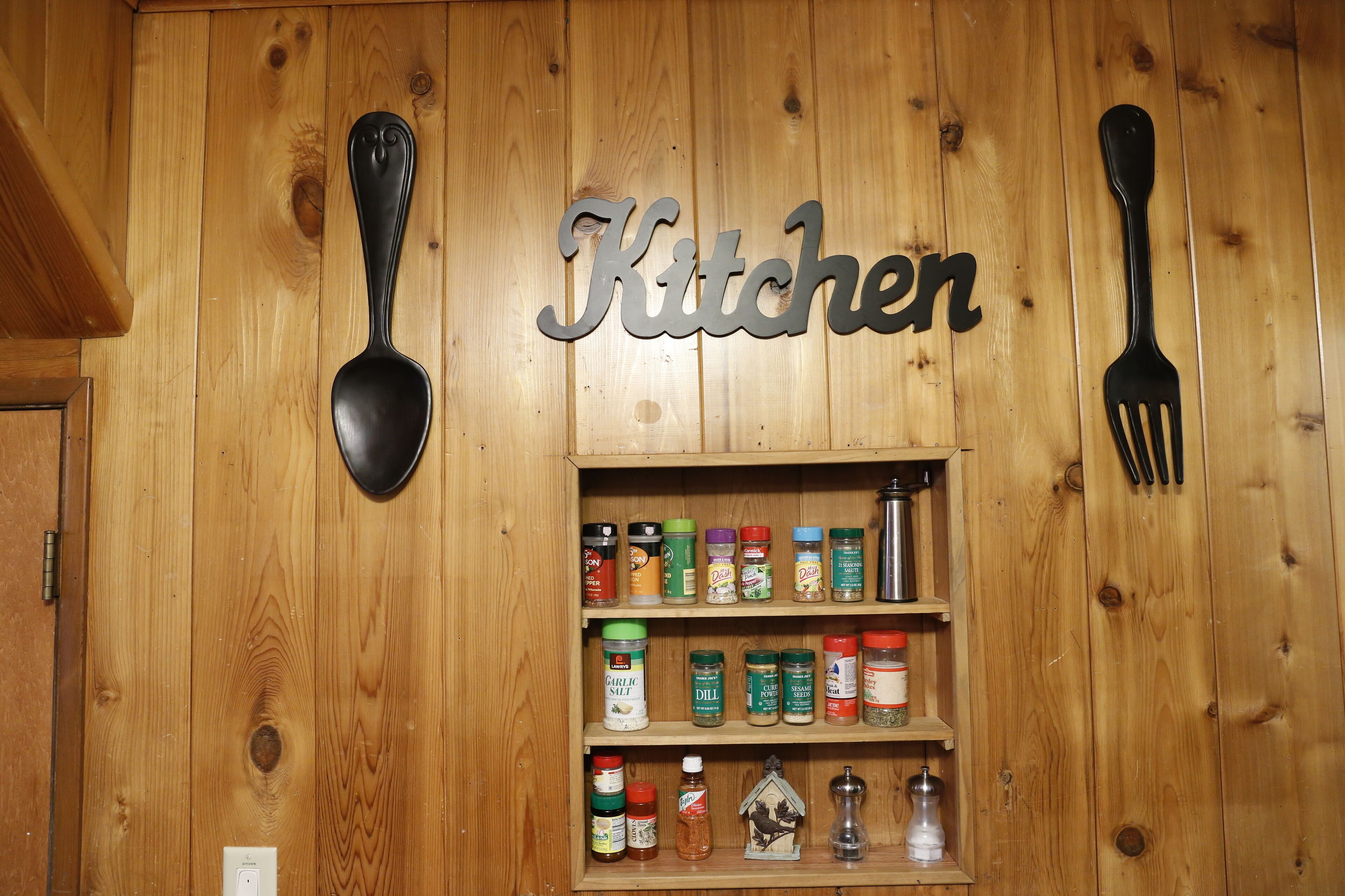 THIS WEEKEND SPECIAL$$/USE OF PRIVATE BEACH PASS/Propane Fire Pit/BBQ Grill