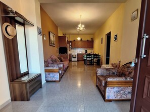 Smart TV, reproductor de DVD, libros y estéreo 