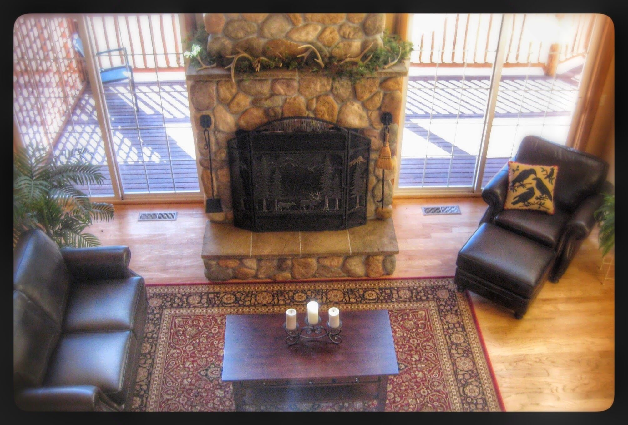 Enjoy the rustic elegance of our beautiful 4 seasons lodge.<br>