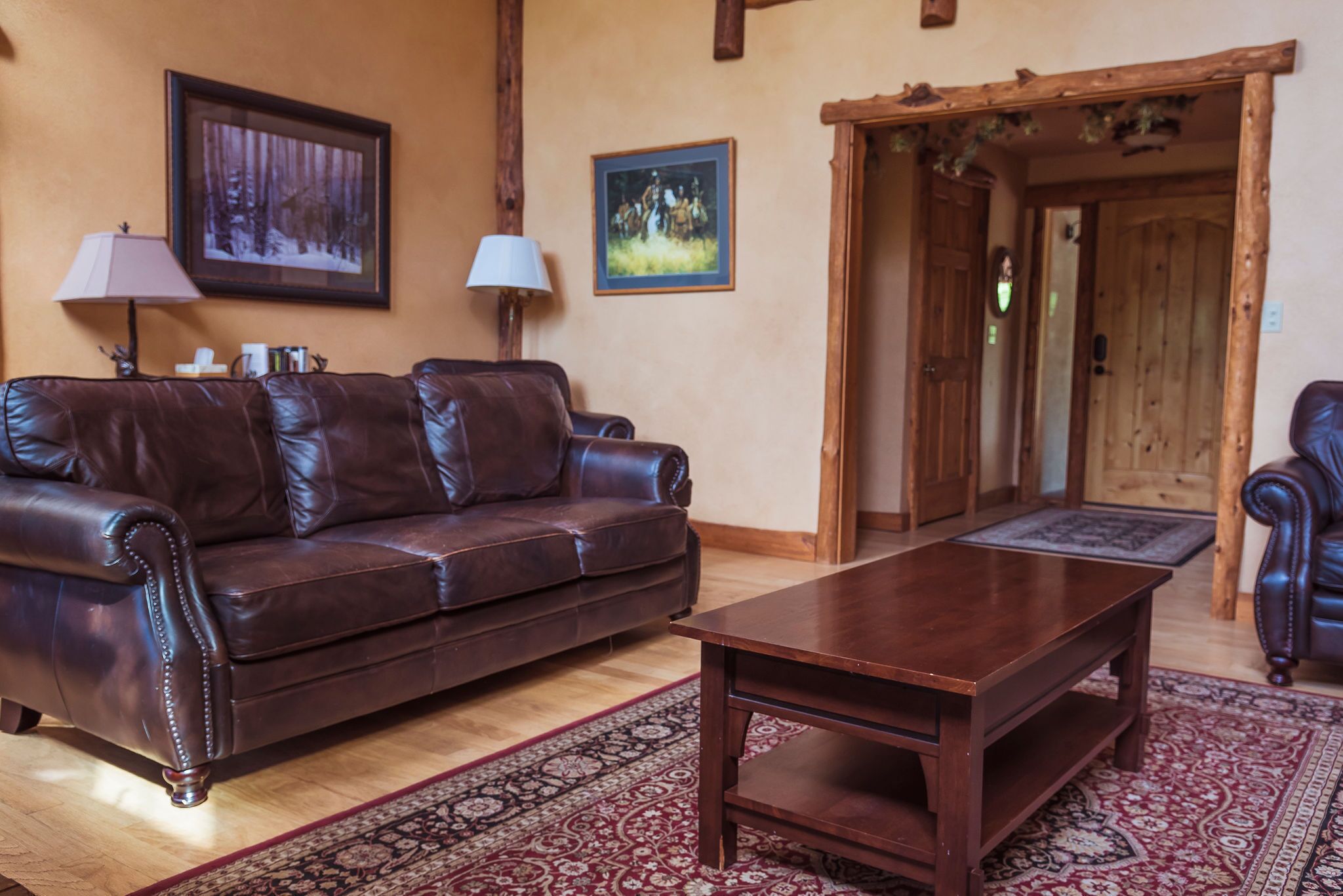 Enjoy the rustic elegance of our beautiful 4 seasons lodge.<br>
