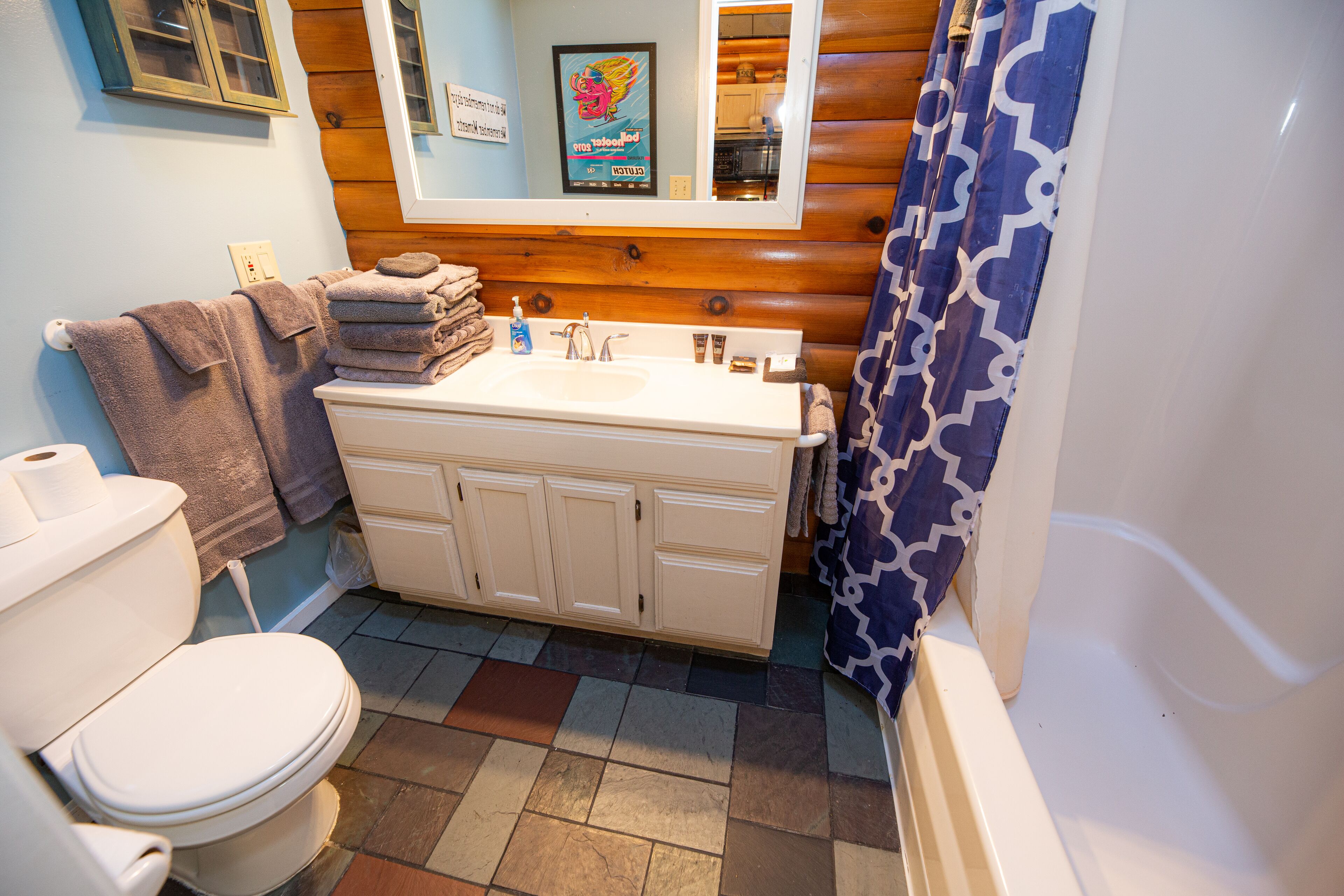 Ski cabin- Close, Comfortable, & well kept cabin- Family friendly