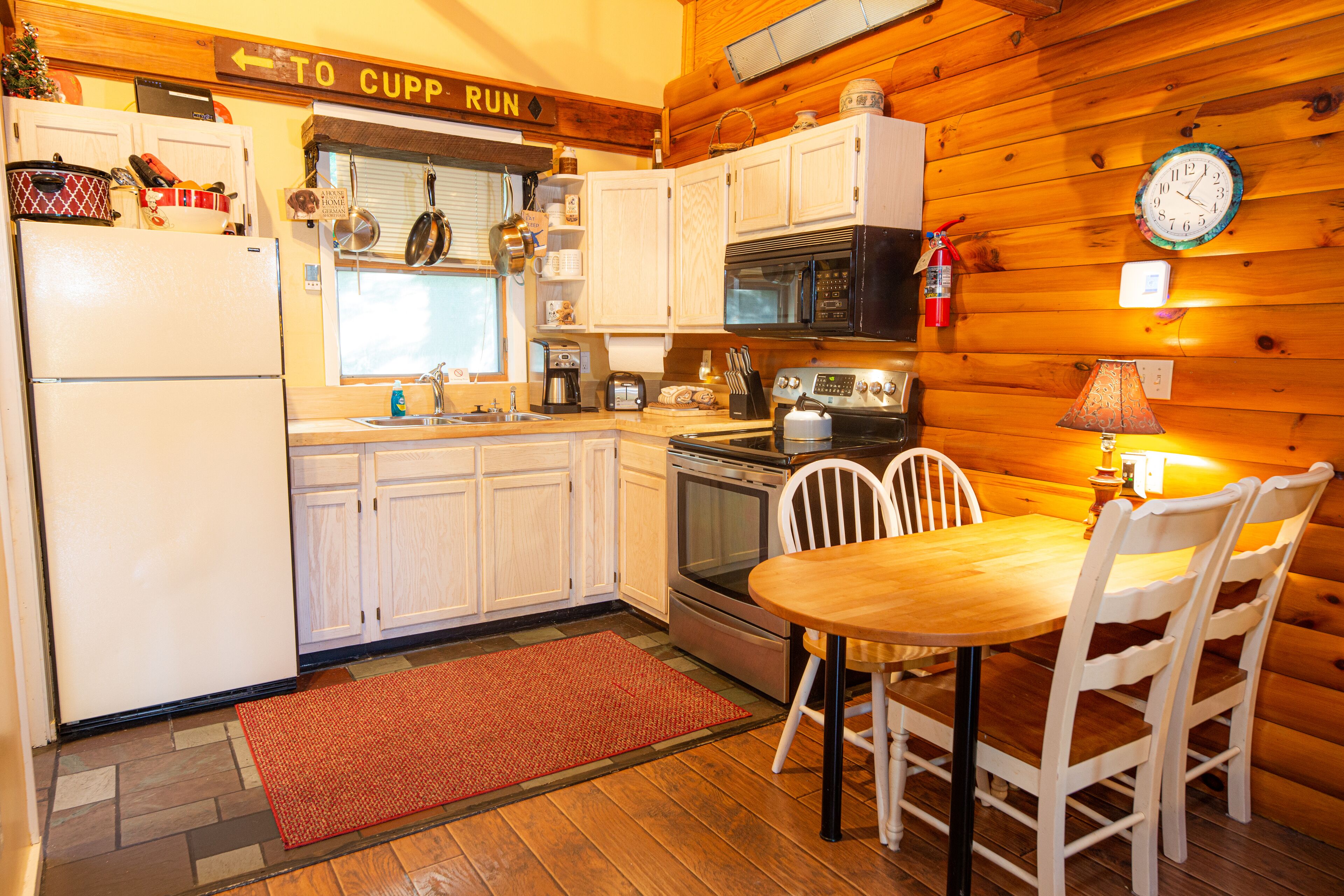 Ski cabin- Close, Comfortable, & well kept cabin- Family friendly