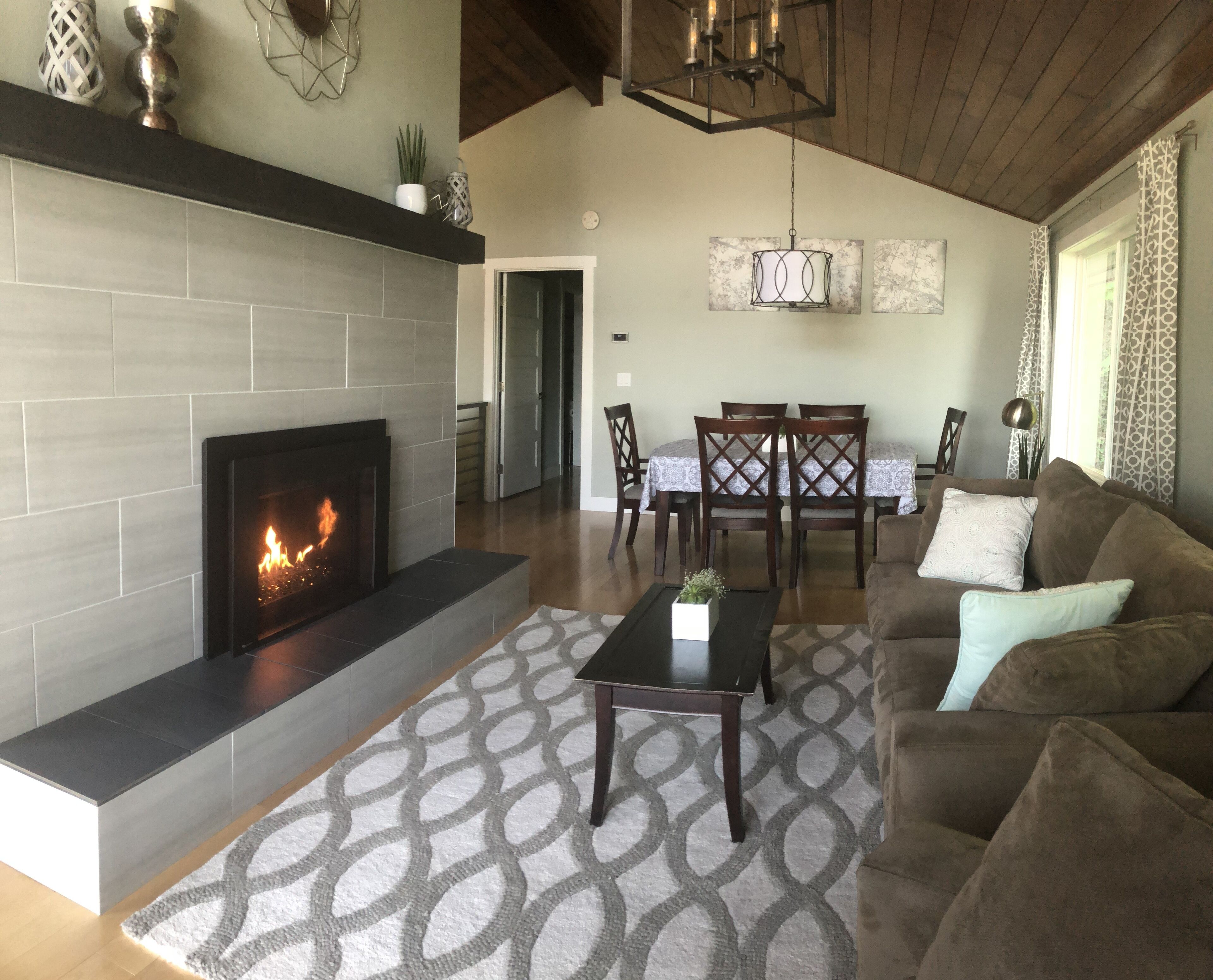 Pleasant Beach Getaway - Breathtaking Puget Sound Views & Steps from the Beach