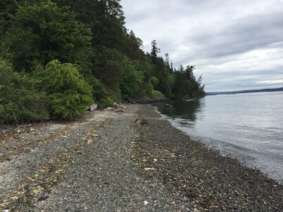 Pleasant Beach Getaway - Breathtaking Puget Sound Views and Steps from the Beach