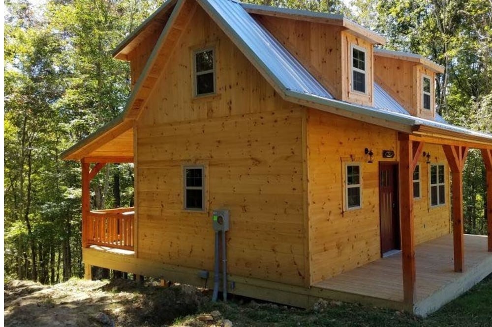 "The Genoa" a Rustic Adventure - Amish-Built Deluxe Cabin