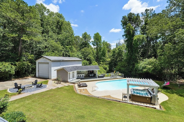 Pool ONLY OPEN May - September, HotTub open ALL YEAR