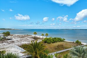 Beach nearby - ☀️☀️Sun Dancer | Spacious Soundfront Retreat w/ Pier and Pool Access☀️☀️ (Navarre Beach)