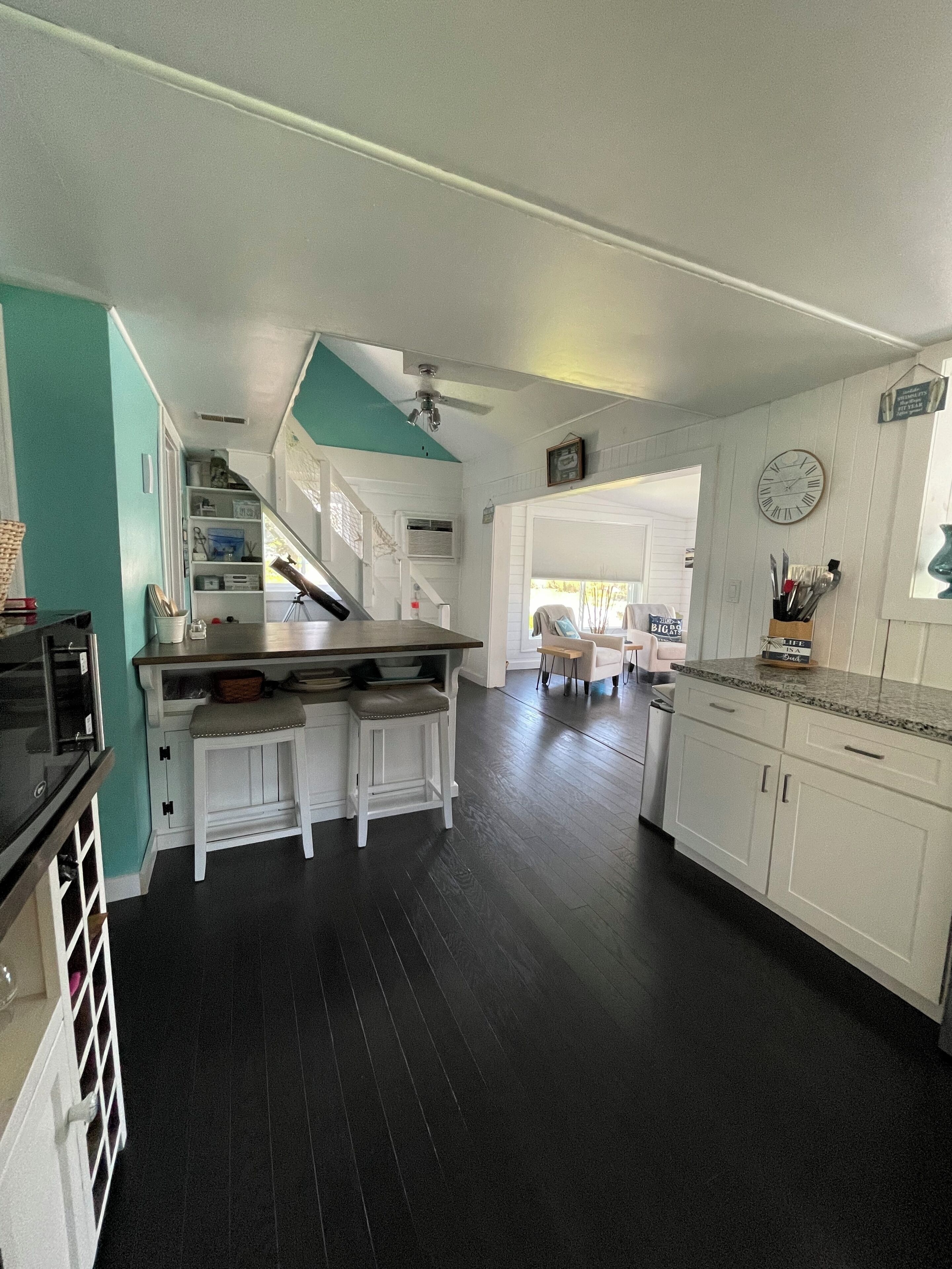 *Faster Horses / Nascar* *Lakefront Cottage/Key West Vibe* Kayaks/Paddle Boat