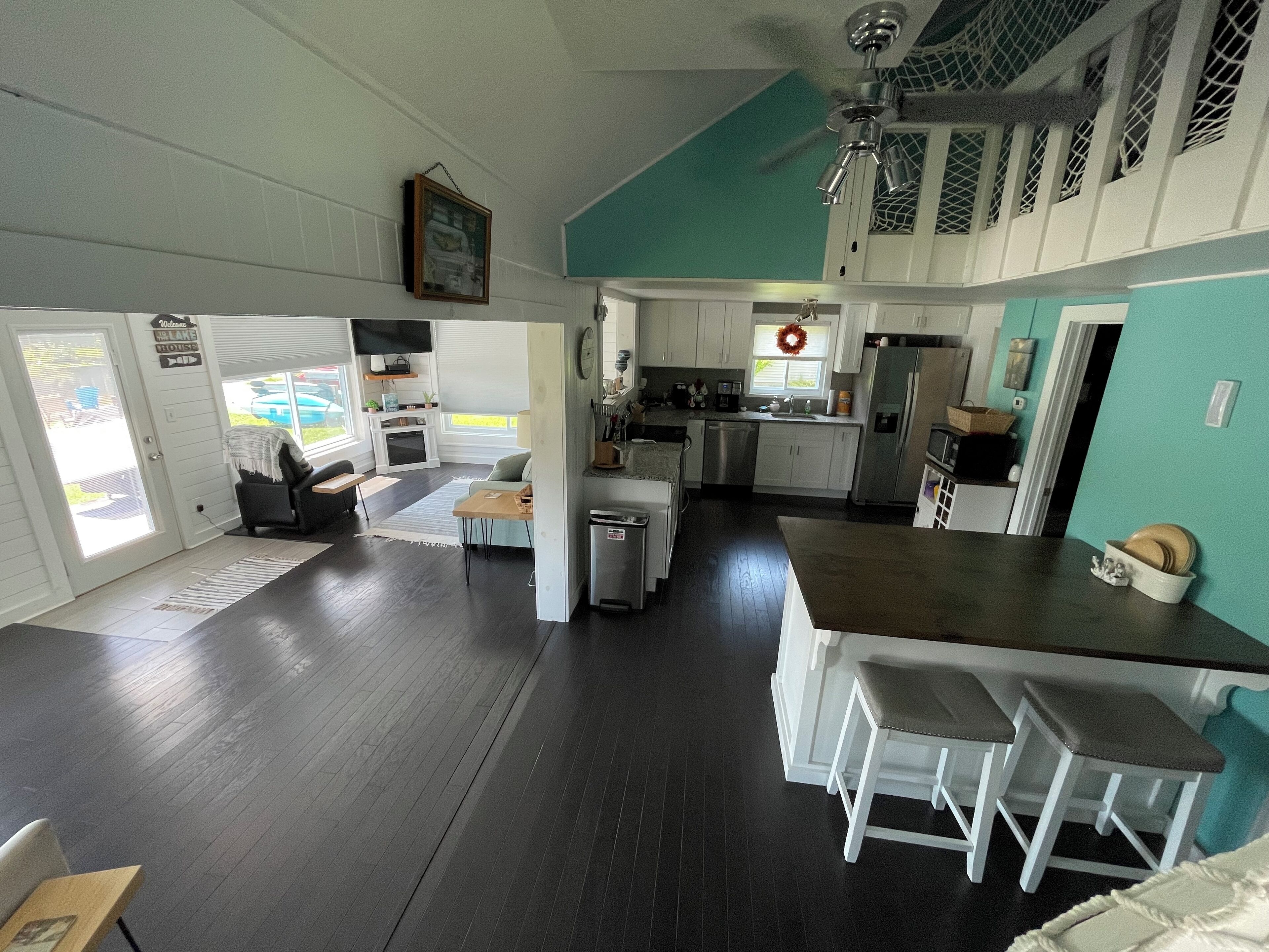 *Faster Horses / Nascar* *Lakefront Cottage/Key West Vibe* Kayaks/Paddle Boat