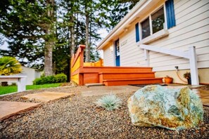 Property grounds - Water Views Bliss w/ Water Access (Coos Bay)