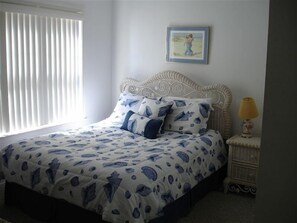3 bedrooms, iron/ironing board, WiFi, bed sheets - Relax! Put Your toes in the Sand at this DIRECT GULF FRONT CONDO   (Orange Beach)