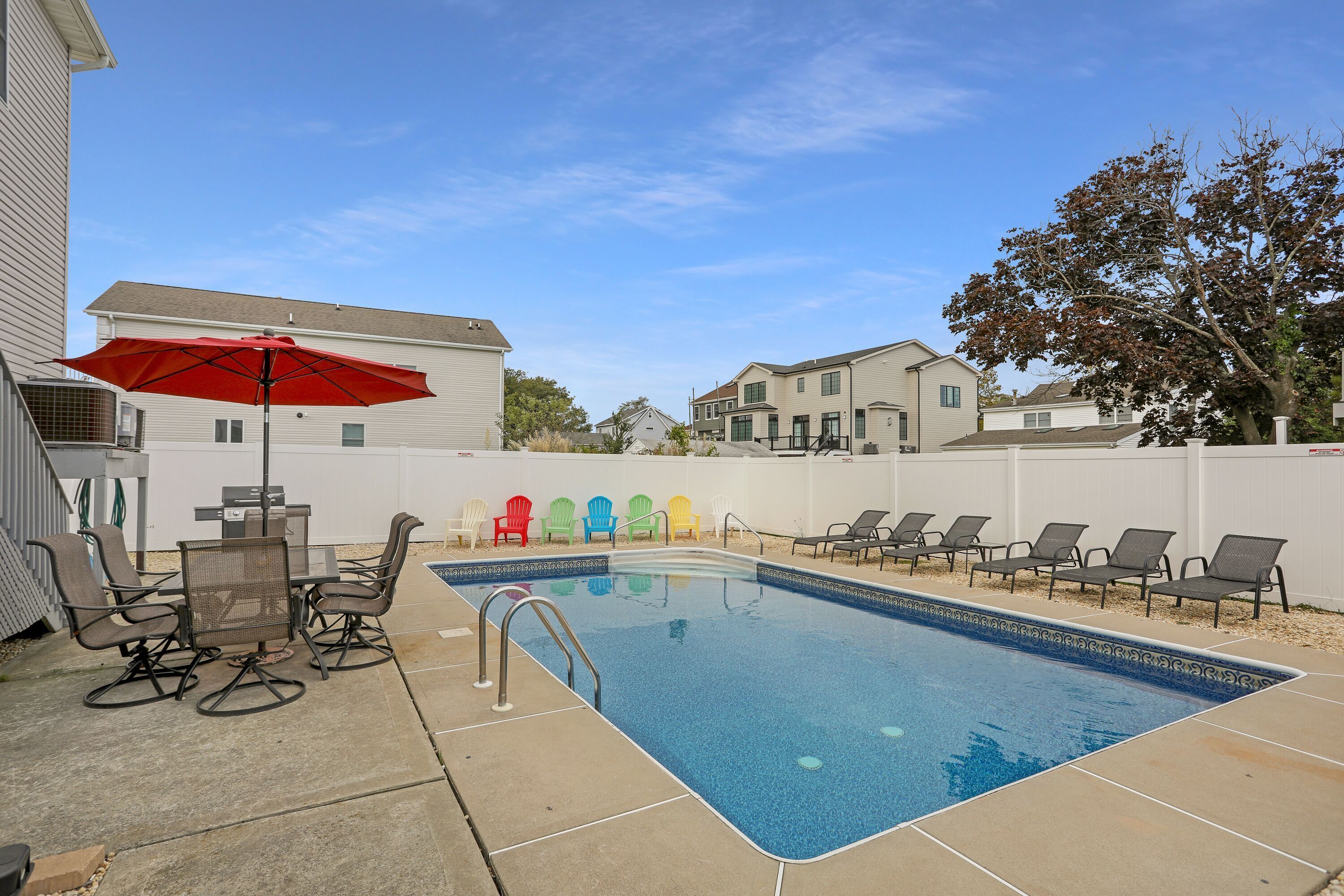 Spacious Beach House/Pool/2 Blks to Beach/Perfect for Families