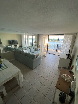 Smart TV, DVD player, books