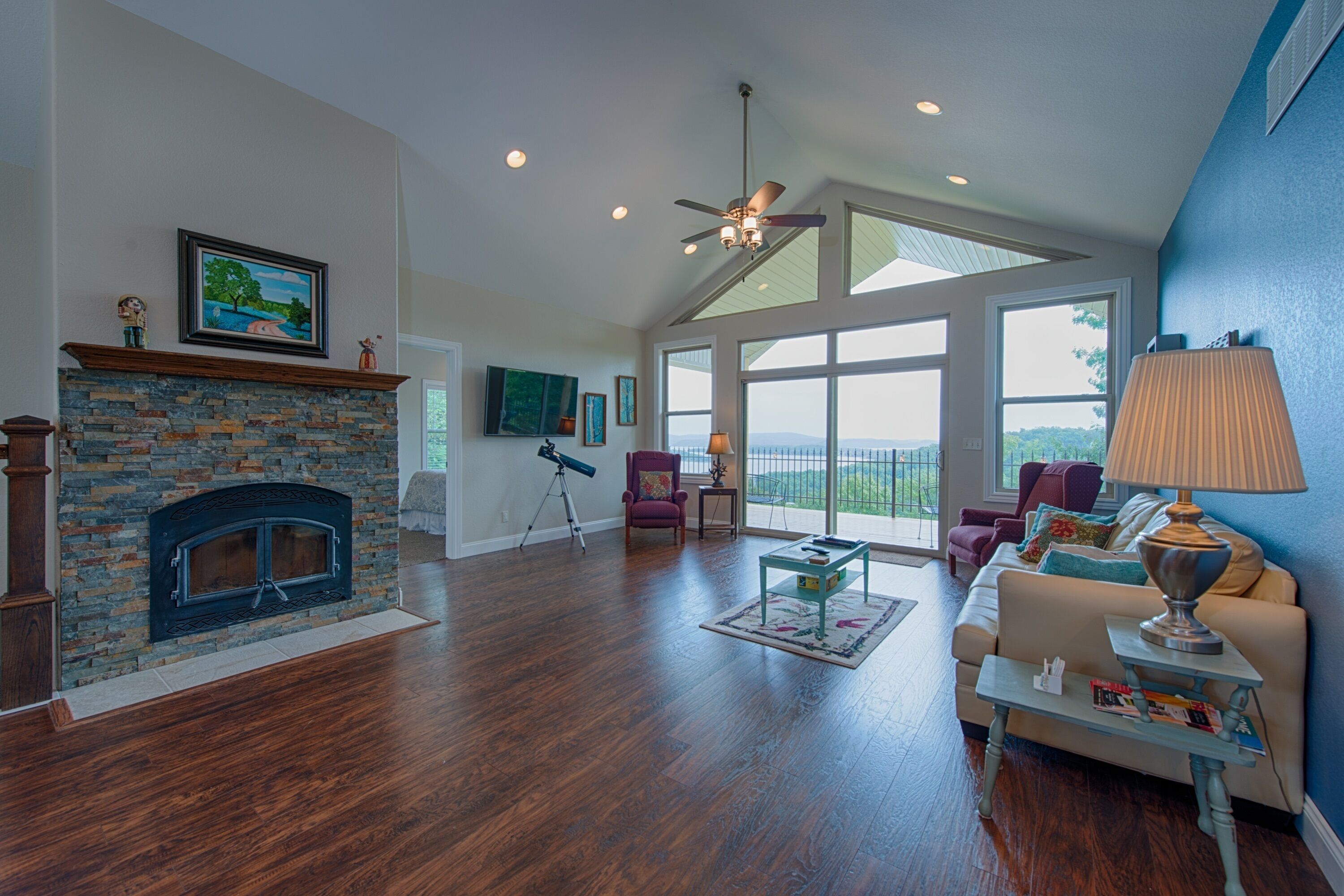 Million Dollar Views Plus Lake Access and Free WiFi     NEW Holiday Discount!