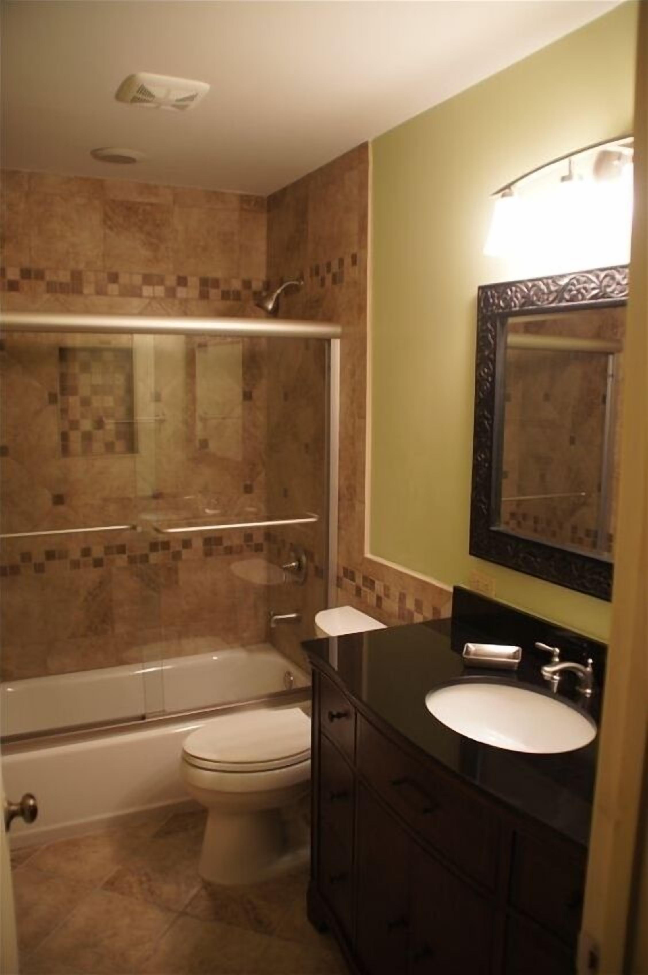 Guest Bath with Tub/Shower