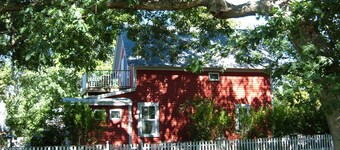 Quaint,,,Quiet..up island feel yet a short walk to town and harbor