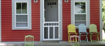 Quaint,,,Quiet..up island feel yet a short walk to town and harbor