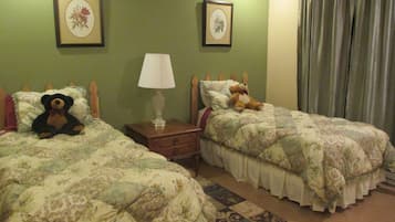 4 bedrooms, iron/ironing board, travel crib, free WiFi