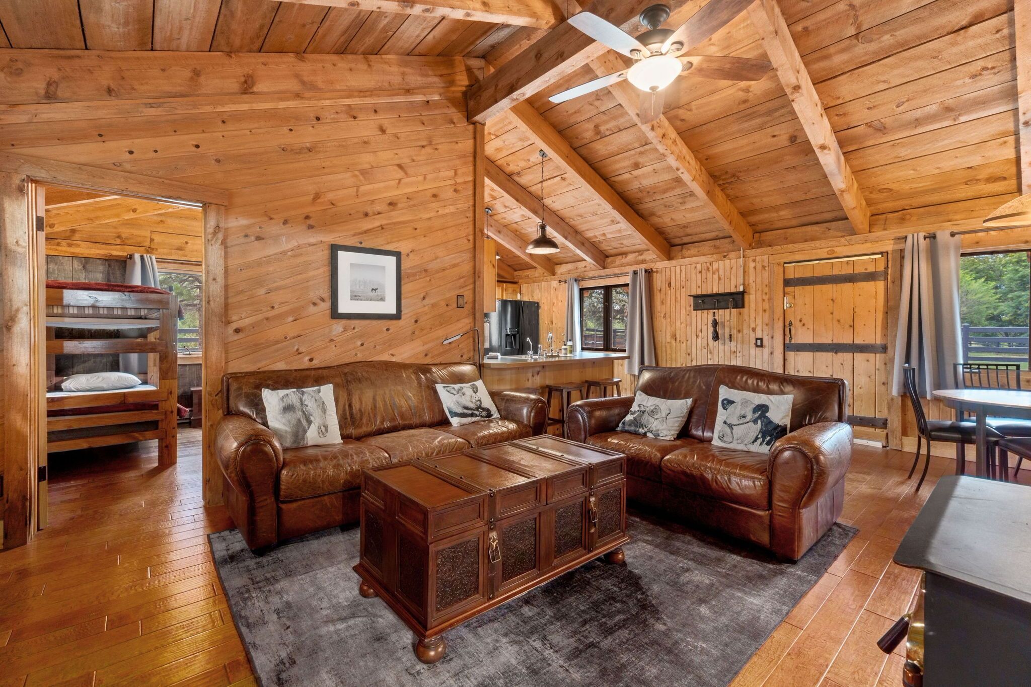 Rustic and Charming Creek-side Cabin in Pleasant Valley, 15 min from Ft. Collins