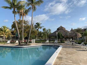 Piscine extérieure, piscine chauffée